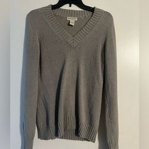 Banana Republic V-Neck sweater. Size Medium